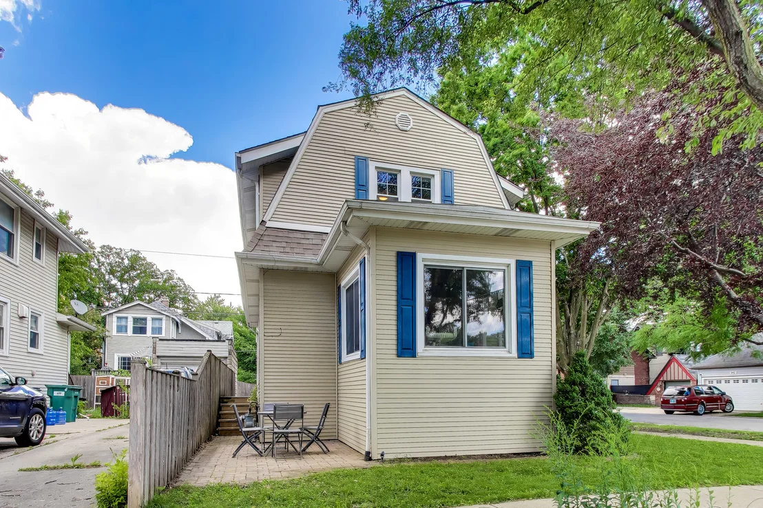Photo of 834 Carpenter Avenue
