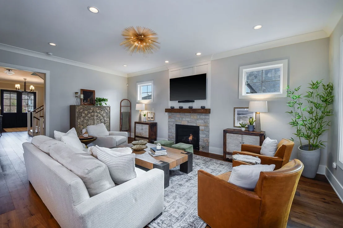 Photo of 618 N Wheaton Avenue
