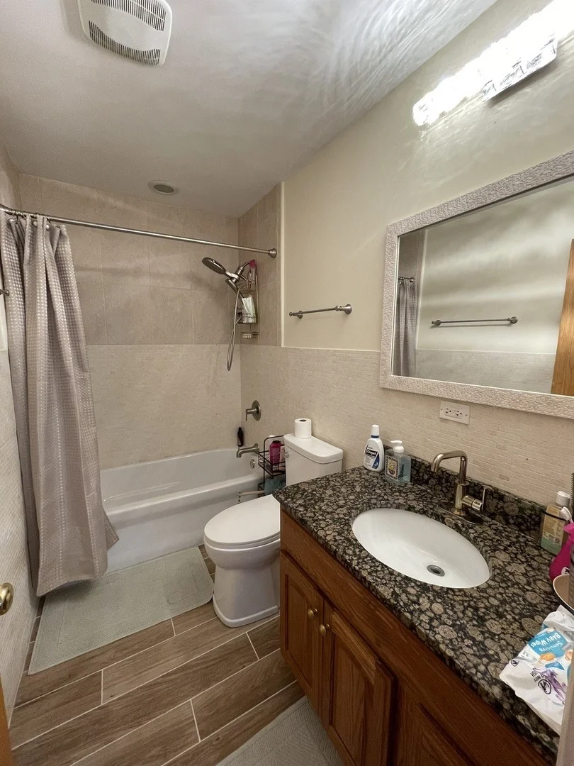 Photo of 200 W Thacker Street