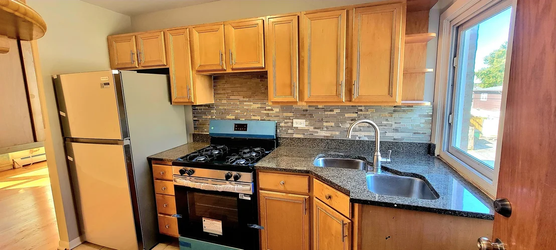 Photo of Unit 2W at 3810 Ruby Street