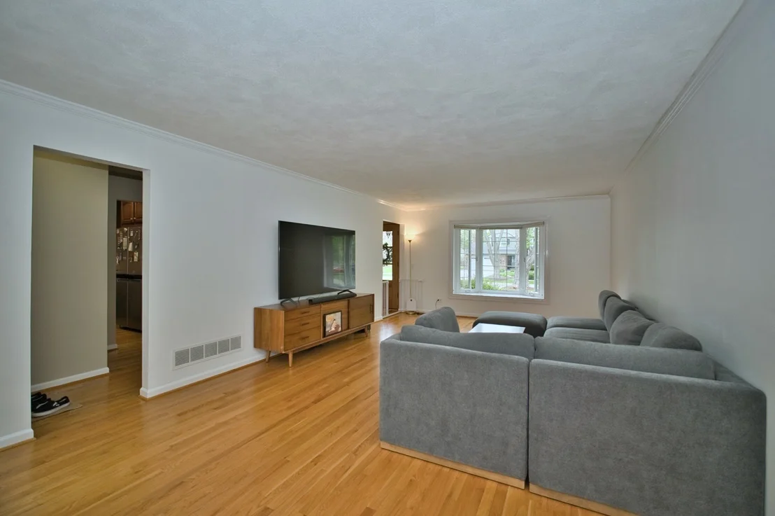 Photo of 2S510 Seneca Drive