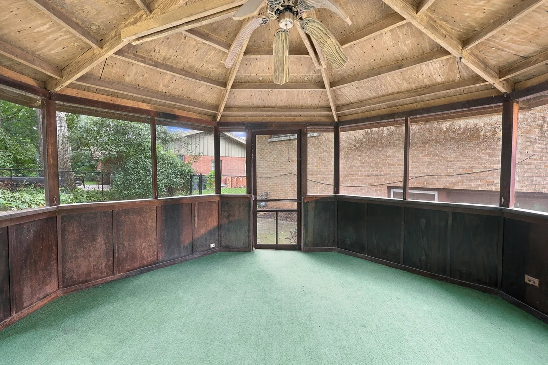 Photo of 853 Edgewater Drive
