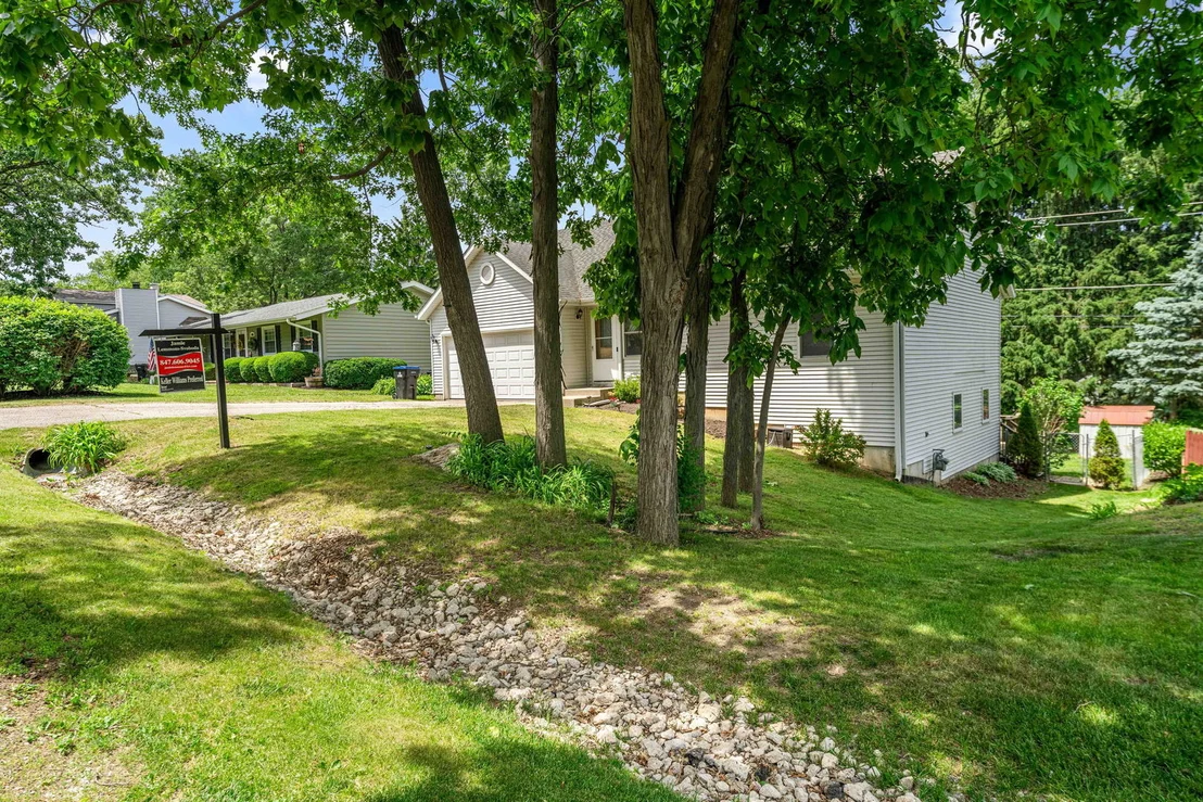 Photo of 1820 W Oakleaf Drive