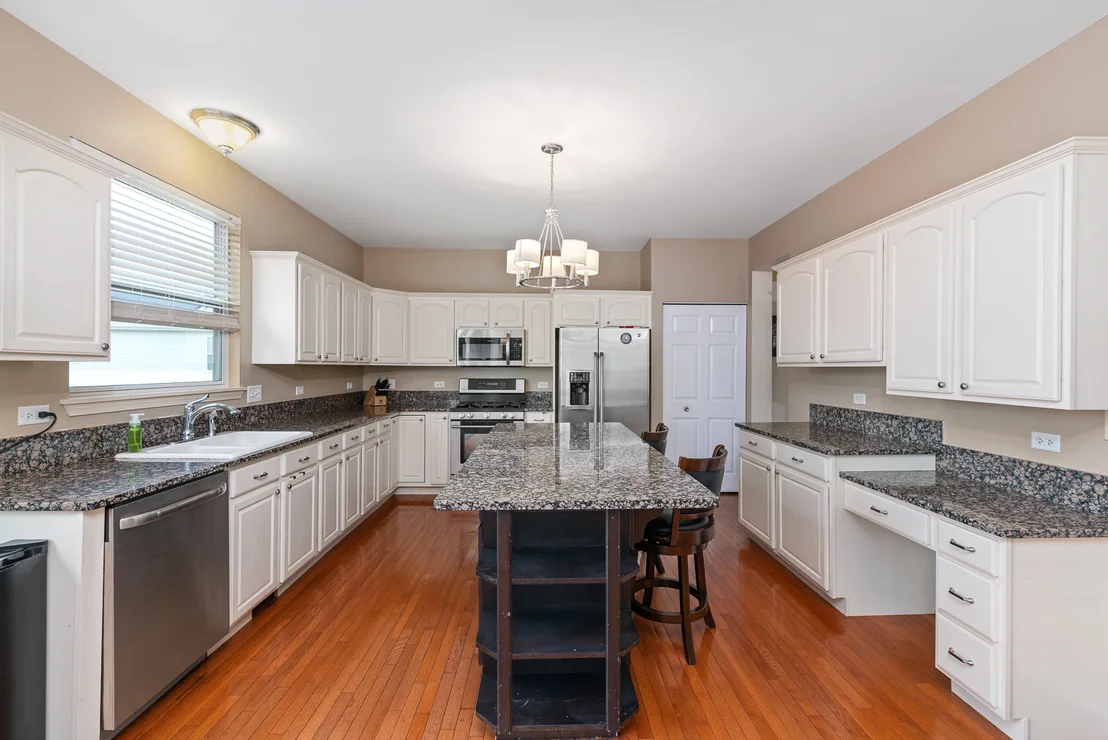 Photo of 768 Brompton Lane