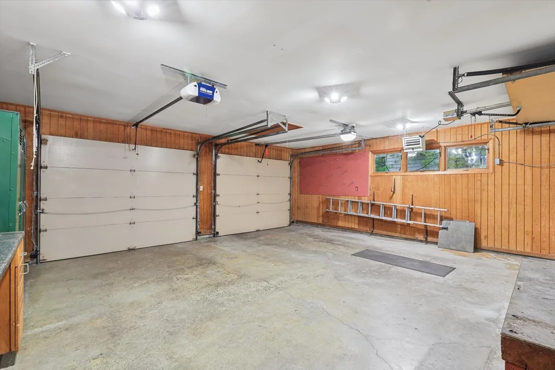 Photo of 802 La Sell Drive