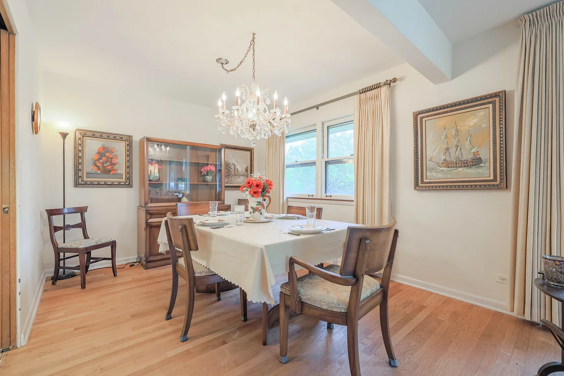 Photo of 853 Edgewater Drive