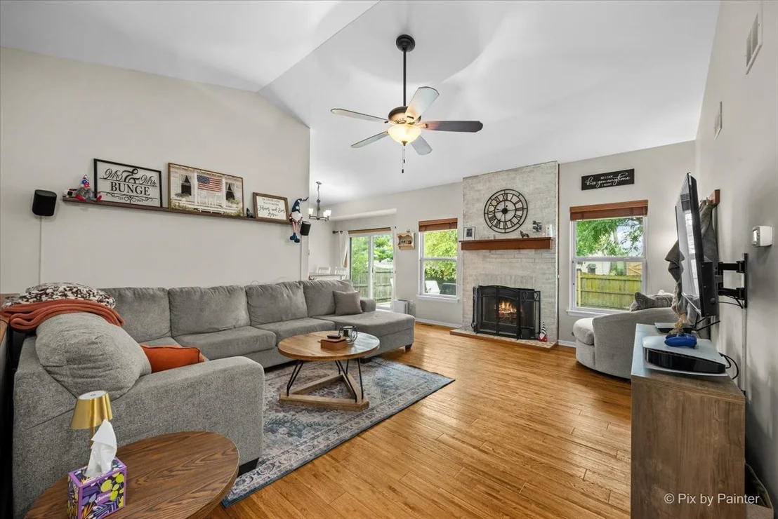 Photo of 752 Prairie Pond Circle