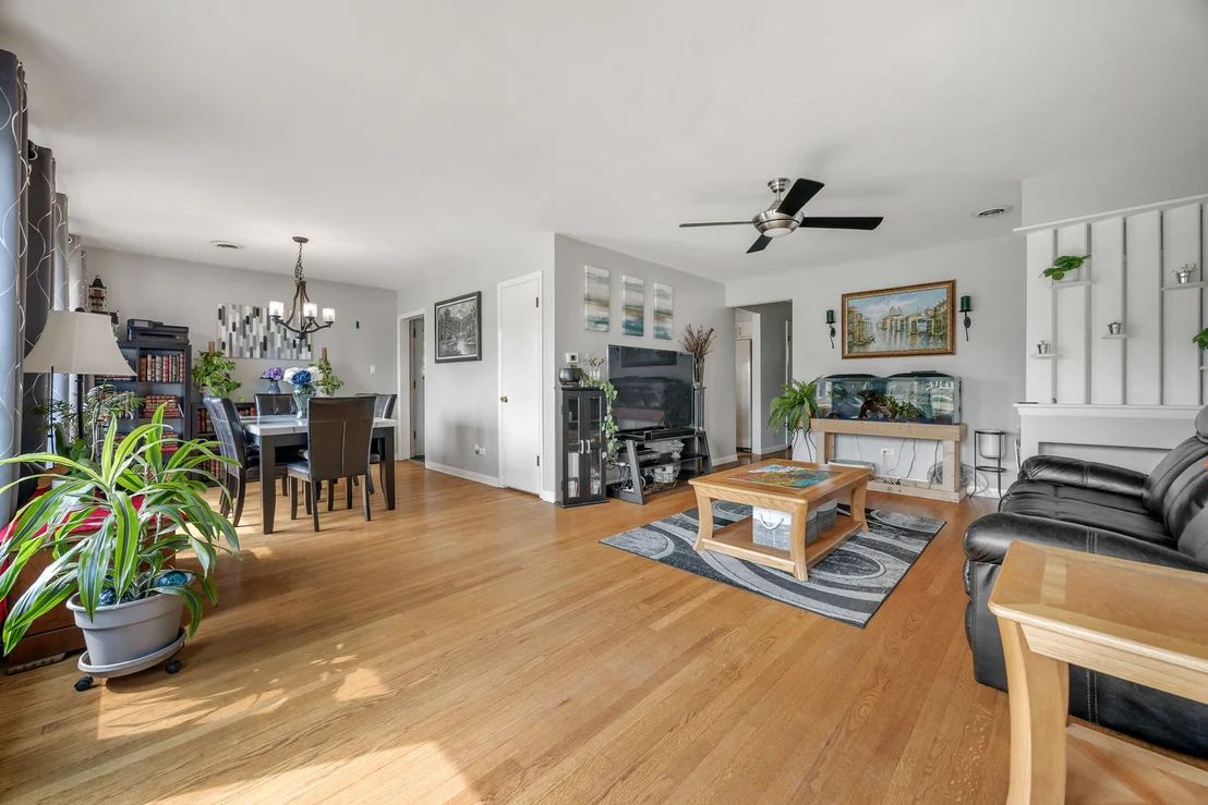 Photo of 952 W Grant Drive