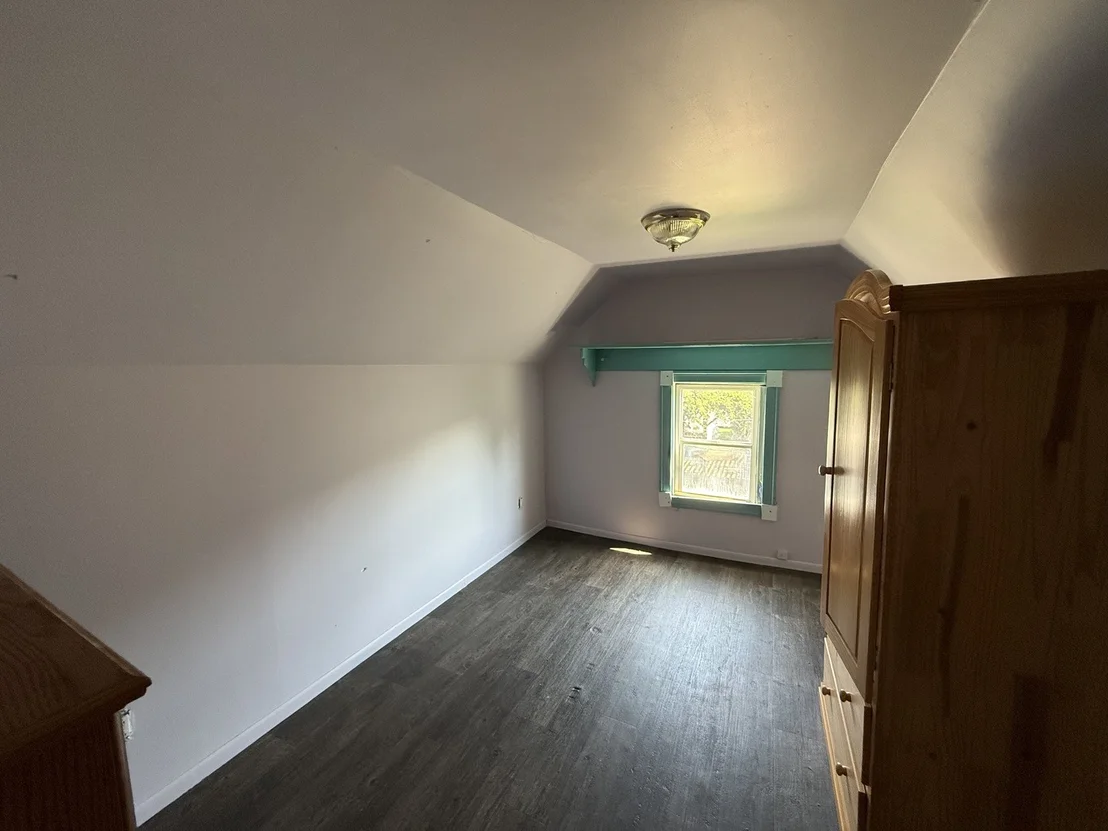 Photo of 411 Broadway Street