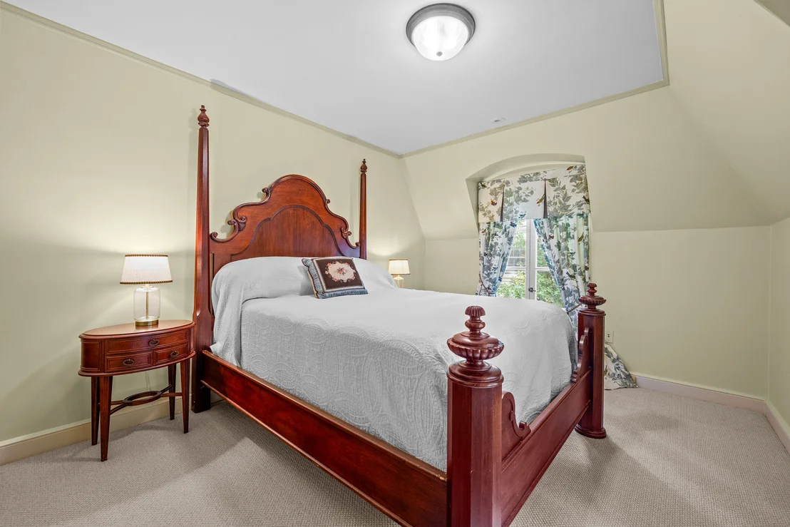 Photo of 908 Elm Place