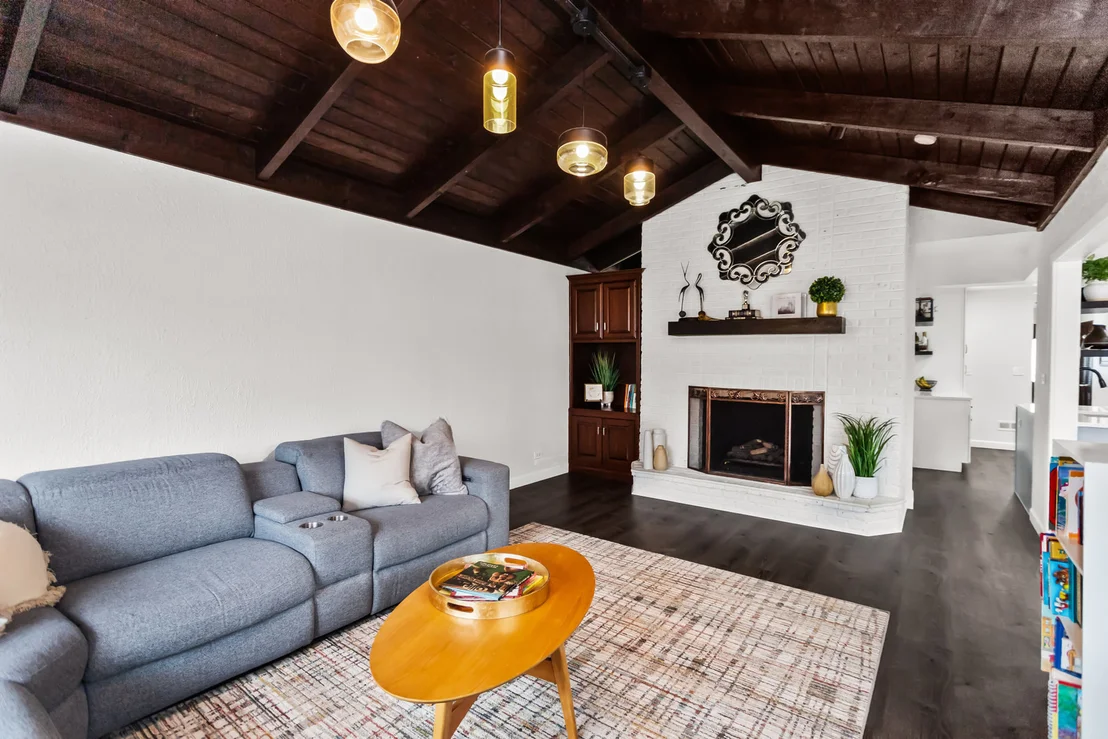 Photo of 5738 Lyons Street