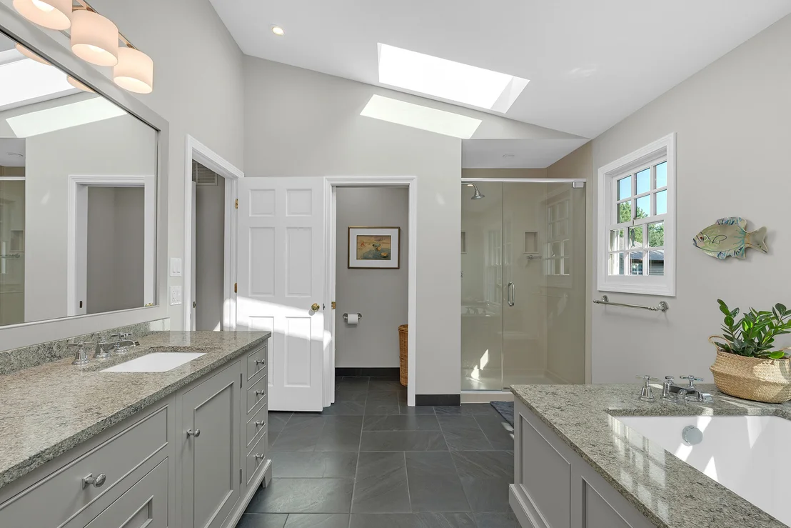 Photo of 991 Huntleigh Drive