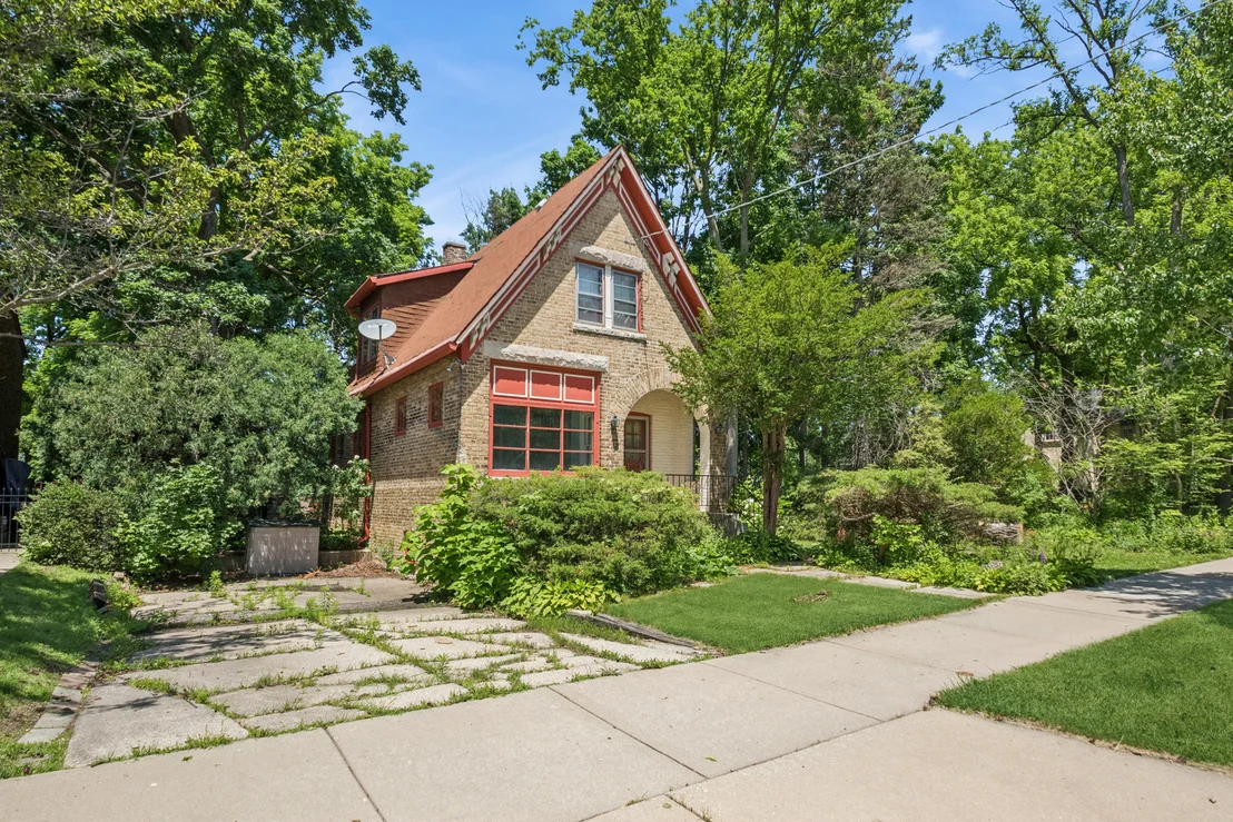 Photo of 1060 Deerfield Road