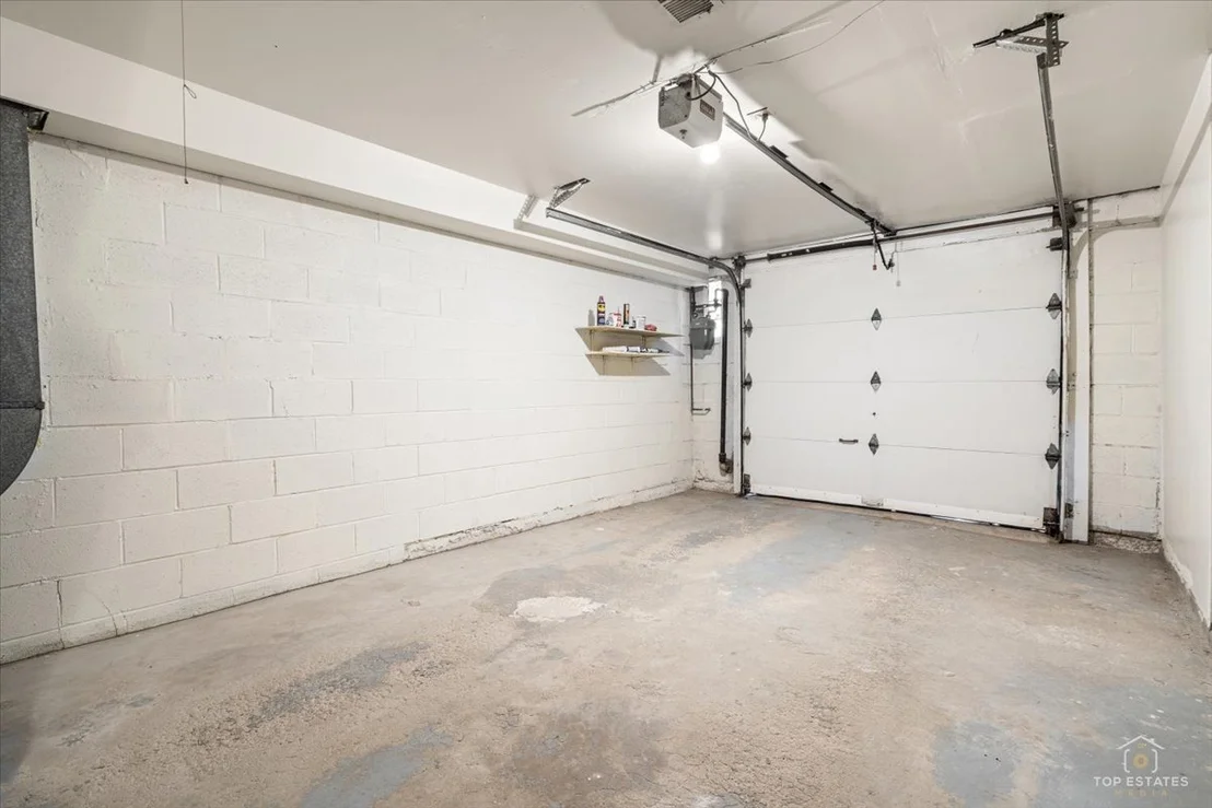 Photo of 611 W 25th Place
