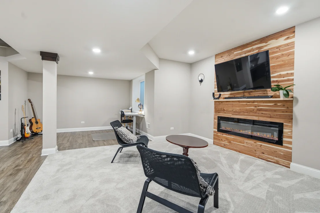 Photo of 899 Edgewood Drive