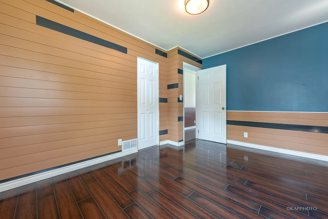 Photo of 40 W 36th Place