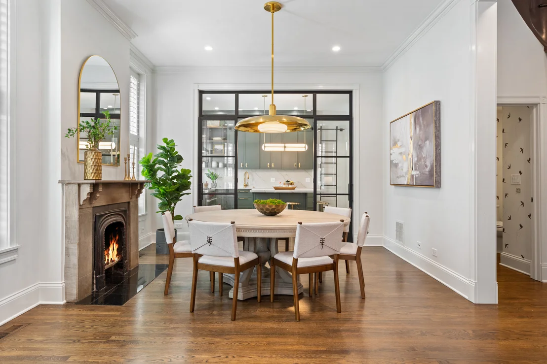 Photo of 119 W Delaware Place