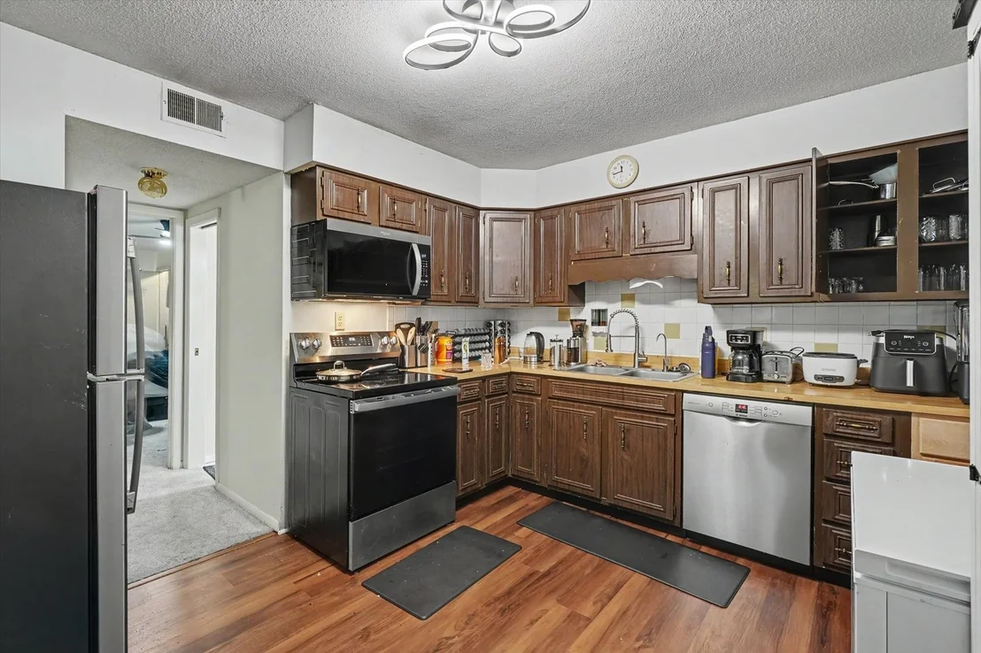 Photo of Unit 14 at 912 Crescent Drive