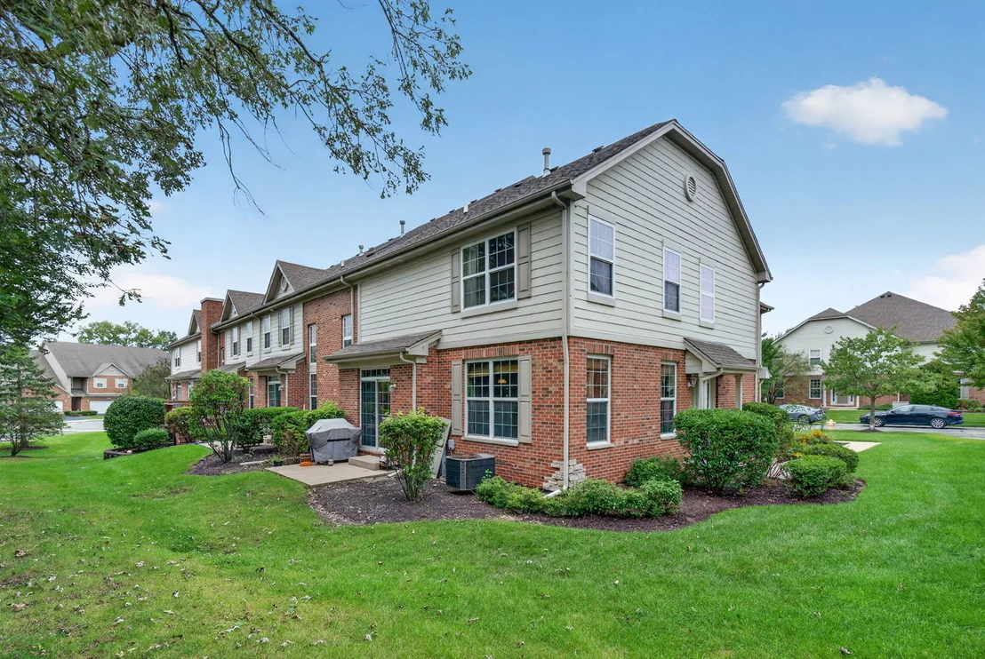 Photo of 10S447 Carrington Circle
