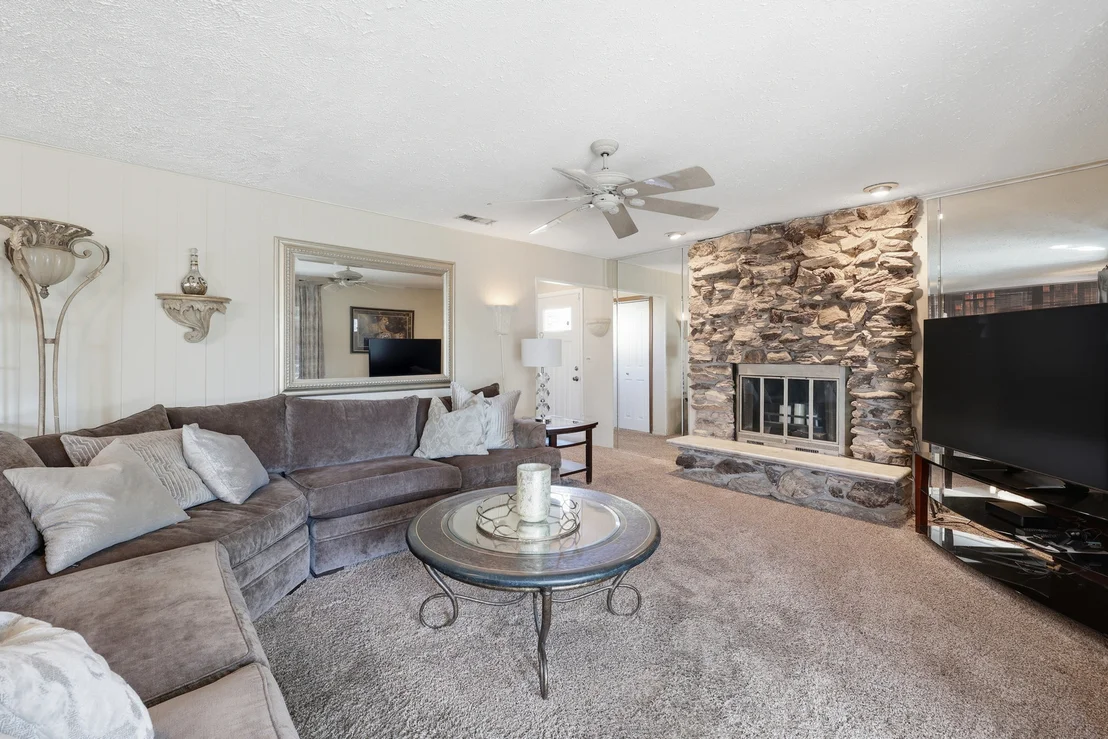 Photo of 715 Pinecroft Drive
