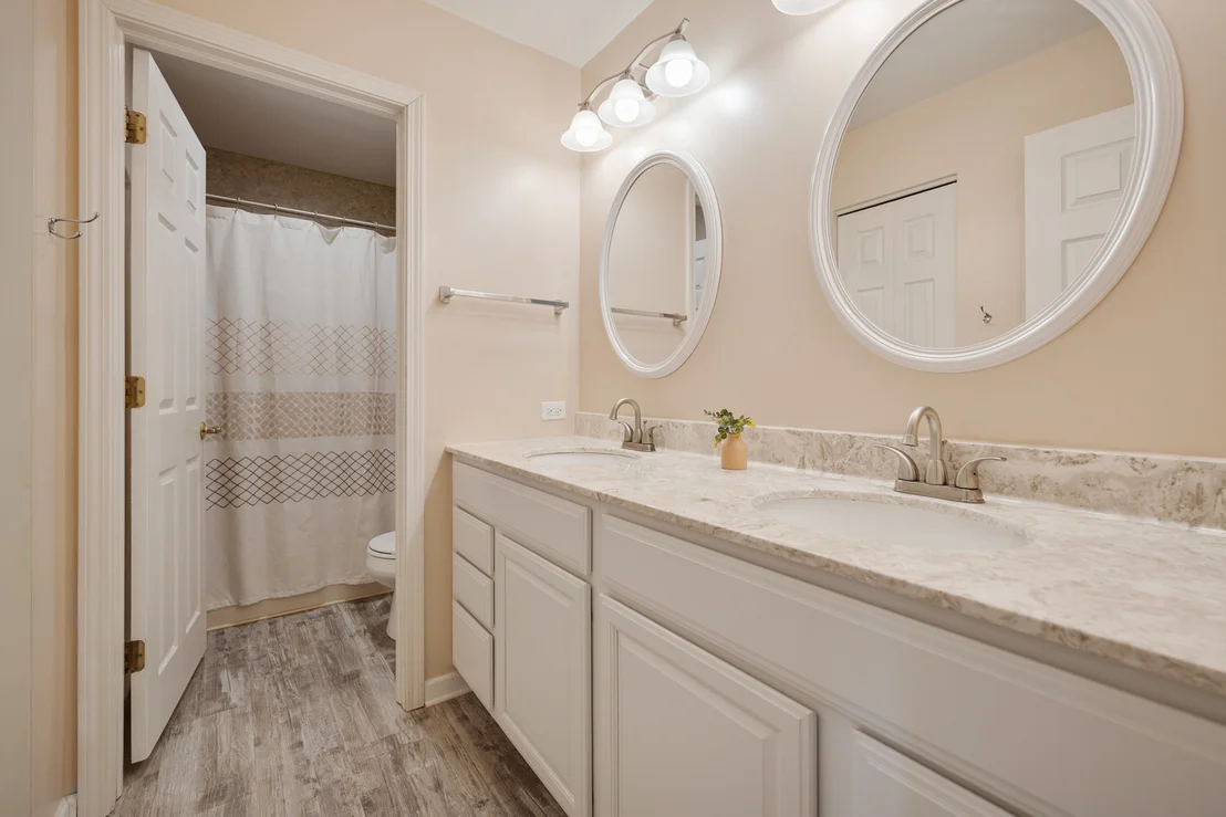 Photo of 566 Horizon Drive W