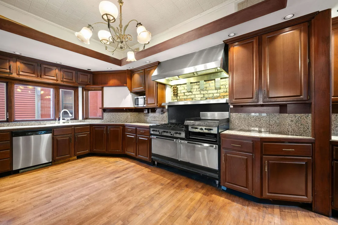 Photo of 832 W Junior Terrace