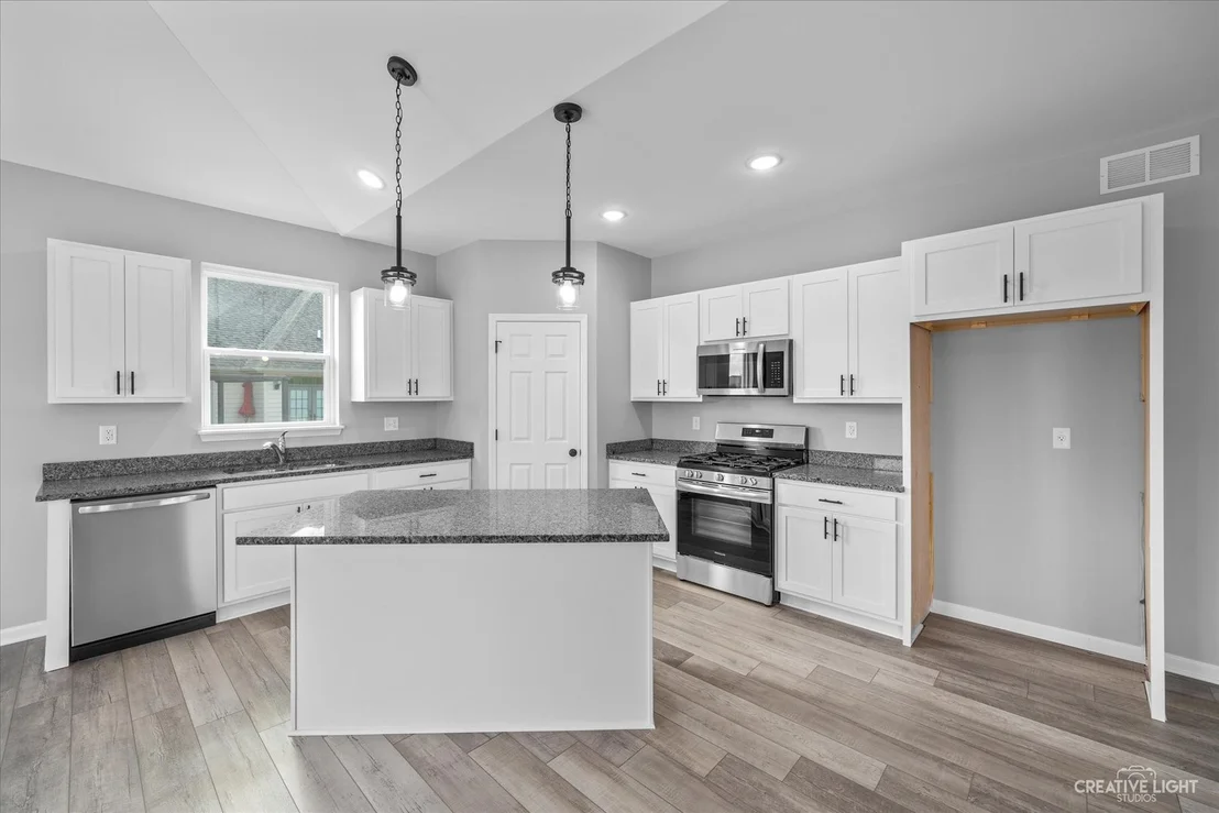 Photo of 3389 Comstock Avenue