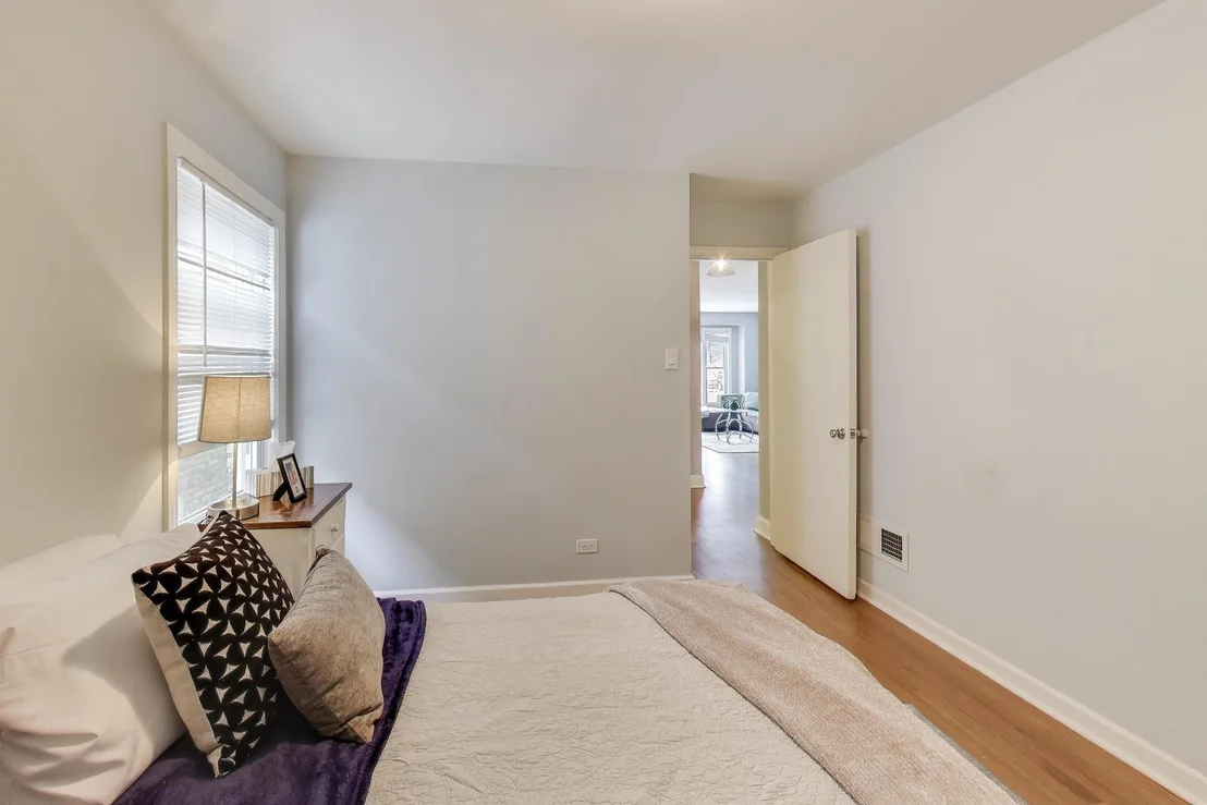 Photo of 6544 W Devon Avenue