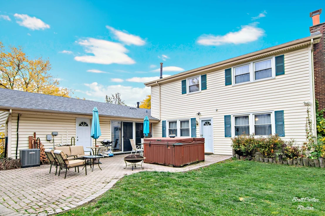 Photo of 920 Gregory Lane