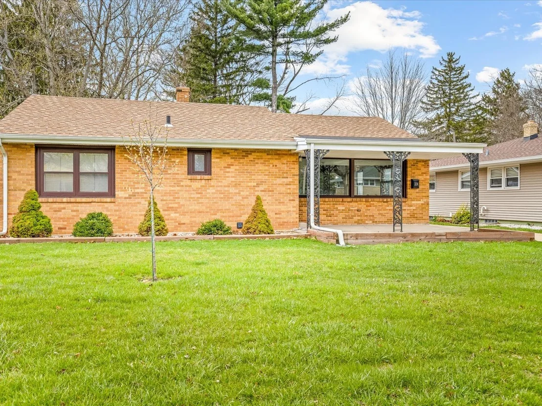 Photo of 324 Fairview Boulevard