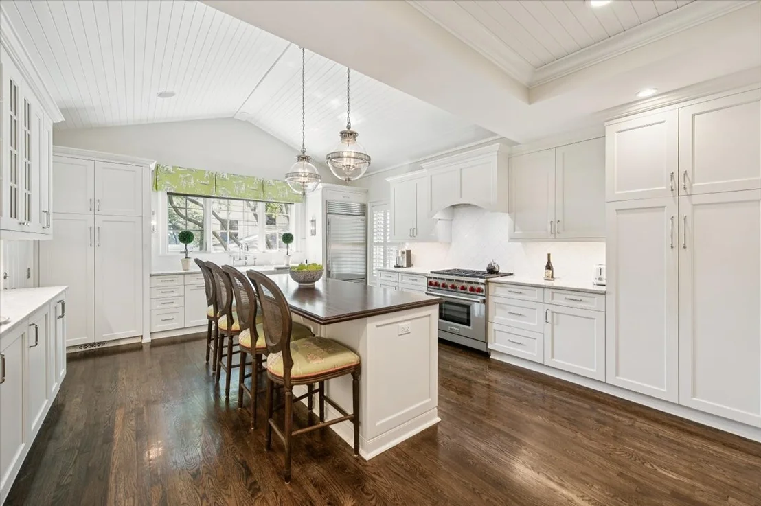 Photo of 837 W Junior Terrace