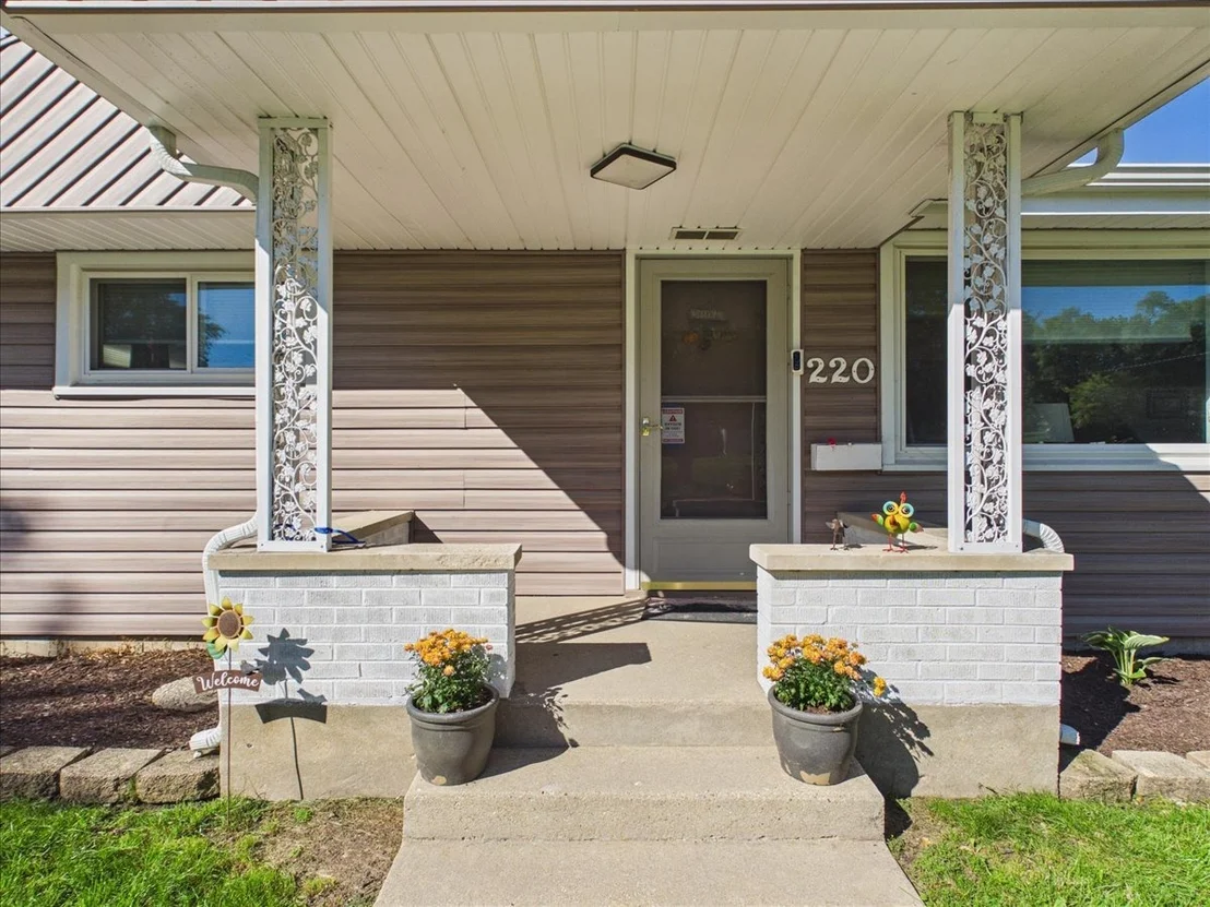 Photo of 220 FAIRVIEW Boulevard