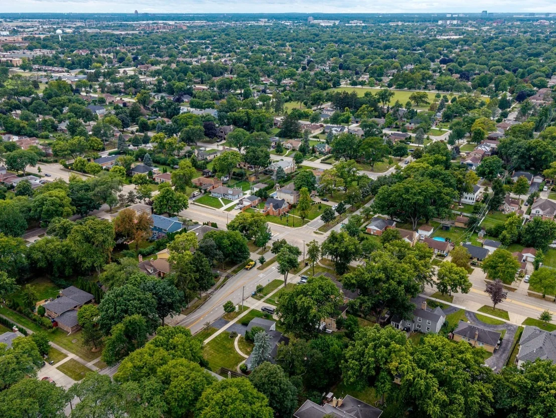 Photo of 301 W Lonnquist Boulevard