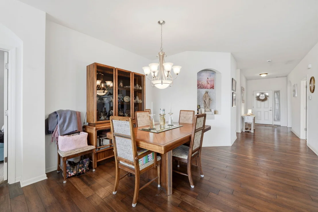 Photo of 561 Autumn Circle