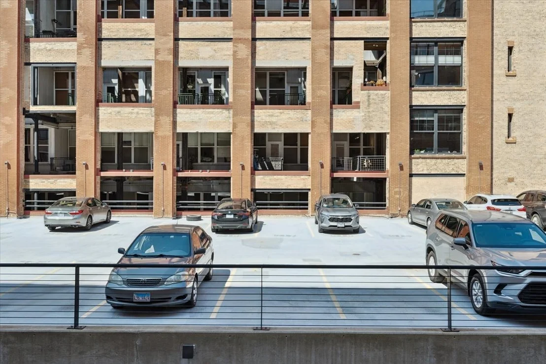 Photo of Unit 216 at 1000 W WASHINGTON Boulevard