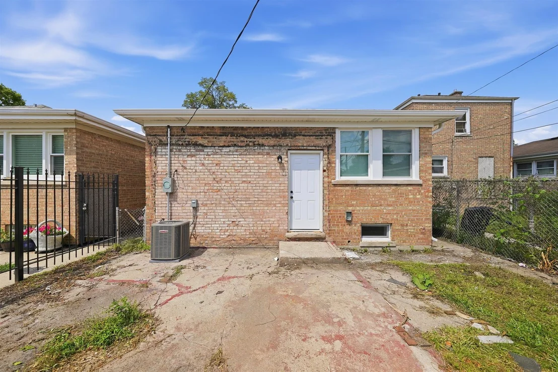 Photo of 1749 W 75th Place