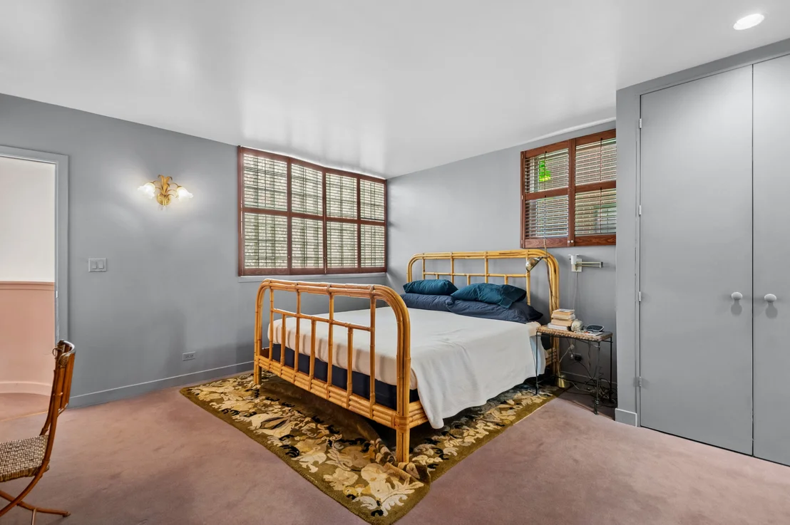 Photo of 925 W Wolfram Street