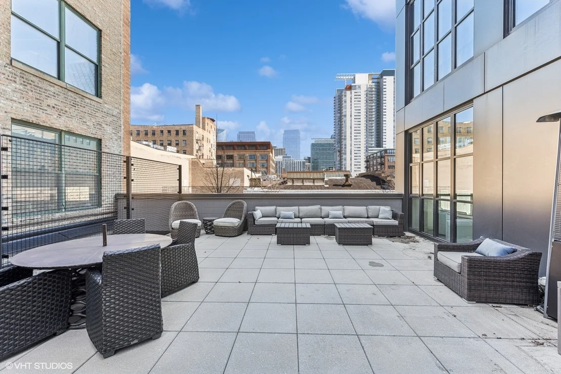 Photo of Unit 202 at 900 W Washington Boulevard