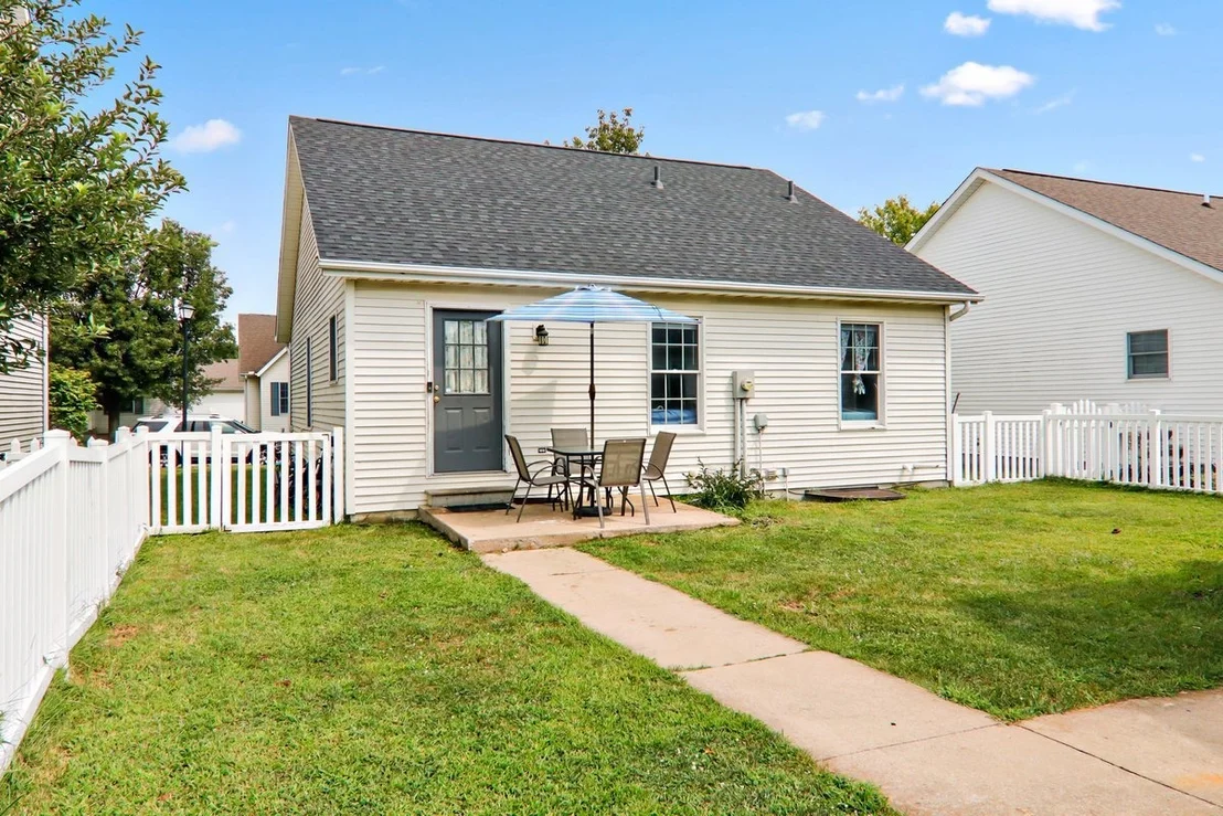 Photo of 1003 Perry Lane