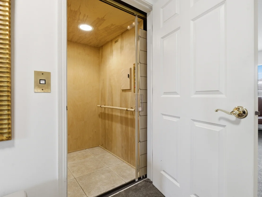 Photo of 490 Dolton Lane