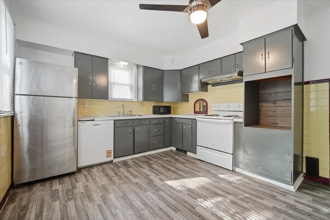 Photo of 1112 West Avenue