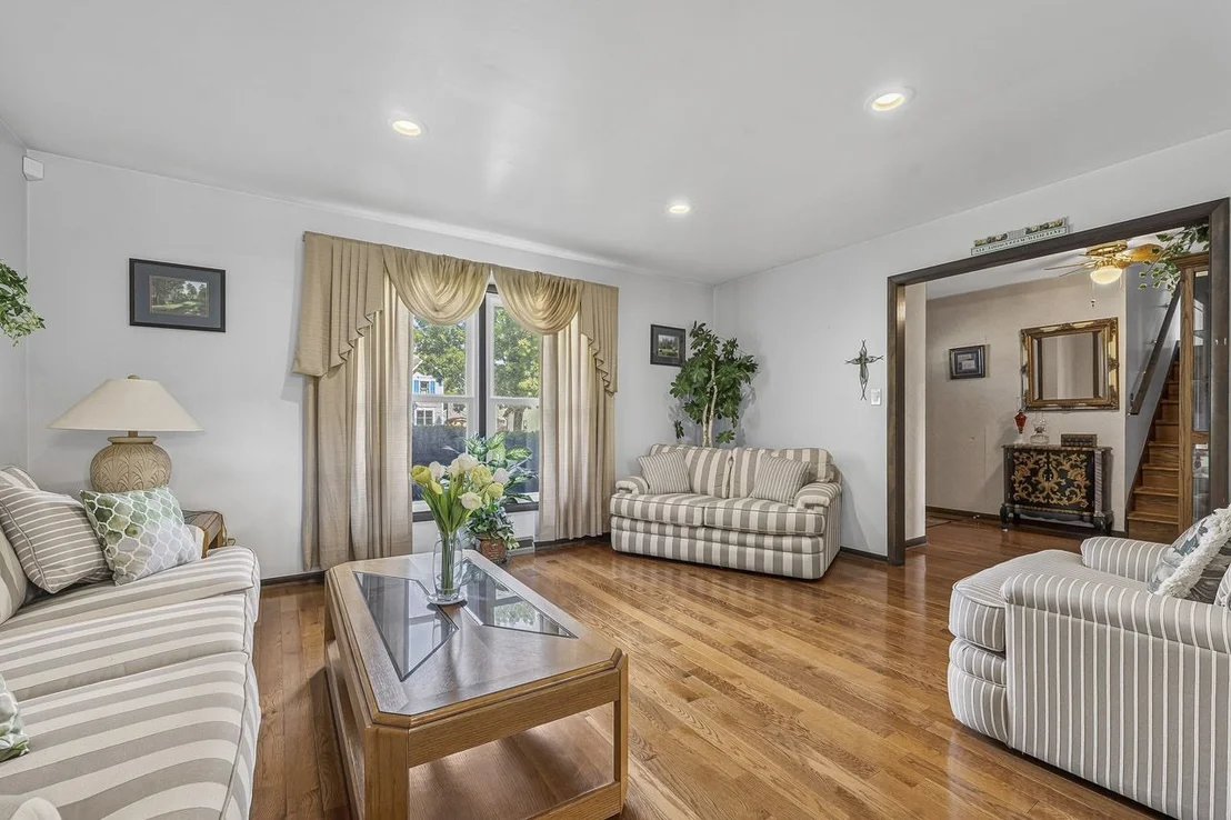 Photo of 1100 Cochran Street