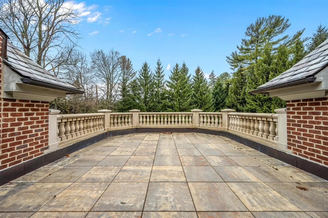 Photo of 950 Lake Road