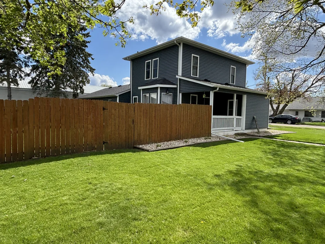 Photo of 732 W 2ND Street