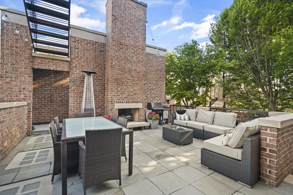 Photo of 1331 W Wolfram Street