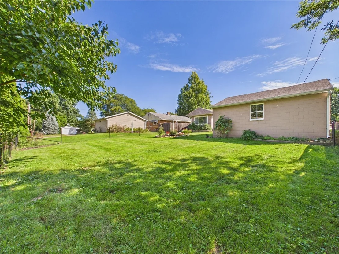Photo of 220 FAIRVIEW Boulevard