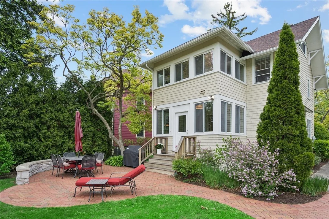 Photo of 972 Elm Street