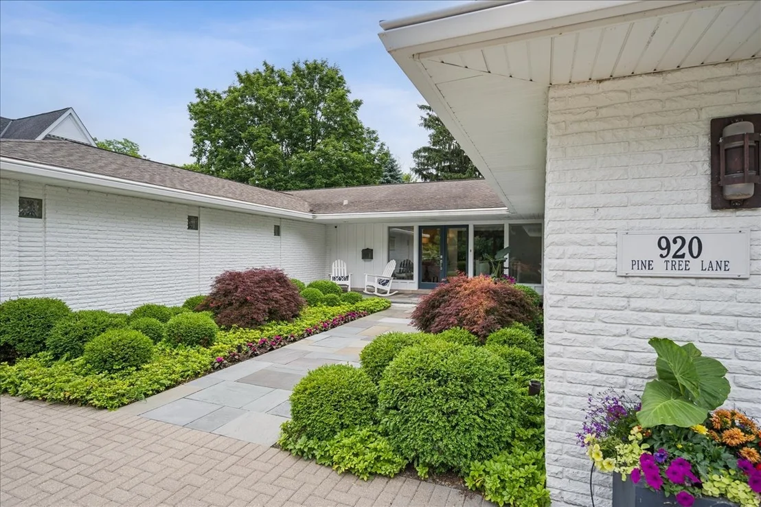 Photo of 920 Pine Tree Lane