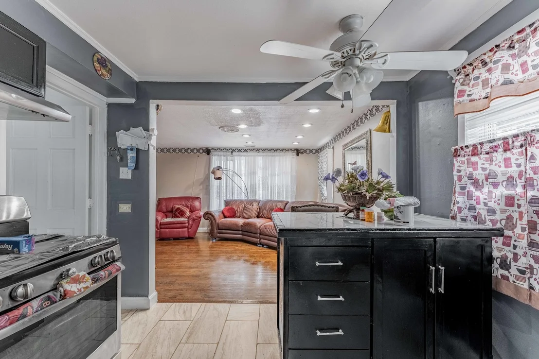 Photo of 355 Oswego Street