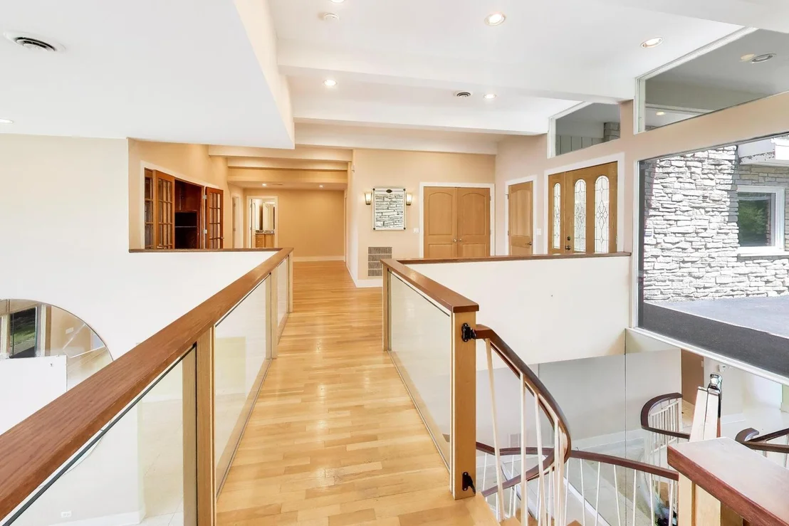 Photo of 2100 Valley Lo Lane